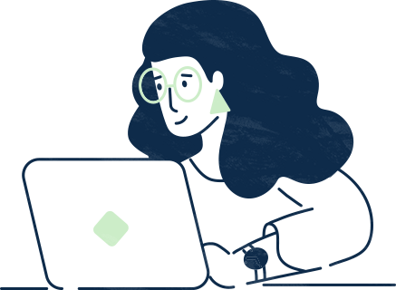 Illustration einer Person mit langen Haaren und großer runder Brille, die lächelt, während sie an einem Laptop arbeitet, vor einem dunkel strukturierten Hintergrund.